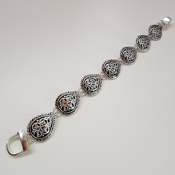 NWT Embossed Antique Metal Teardrop Magnetic Link Bracelet - Picture 1 of 9